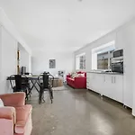 Bright 3-Bedroom Unit - Free Wifi - Parking