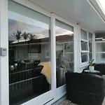 Centre Takapuna 2 Beds & Garage & Netflix