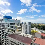 City Seaview Stunner With Pool And Gym
