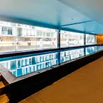 Waterfront Apartment With Sky Tower & Harbour View