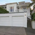 Elite Retreat Ponsonby With Parking And Deck