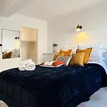 Top Schoolzone, Top Golf, Top Location - By The Bay 5 Bedroom