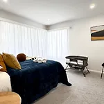 Top Schoolzone, Top Golf, Top Location - By The Bay 5 Bedroom