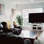 Entire House 4 Beds And Close To Airport Public Amenities
