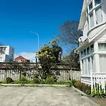 Newmarket Cozy-Home