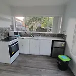 Small 2-Bedroom Flat At Rangiatea Road, Epsom, Auckland