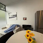 Sky Stars 2B1B Family Home With In Akl Cbd With Free Parking