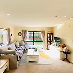 Entire House In West Auckland