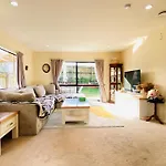 Entire House In West Auckland