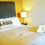 Cute Quiet Central City Apartment