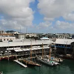 Stunning Apartment At Princes Wharf
