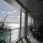 Stunning Apartment At Princes Wharf