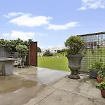 Architectural Parkside Paradise