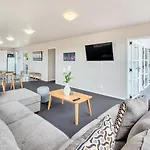 Fabulous Three Bedroom Home In Pakuranga