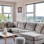 Fabulous Three Bedroom Home In Pakuranga
