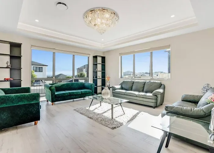5 Bdr Flat Bush Mansion - Central Aircon, Fast Wifi, Pool Table, Netflix And More!