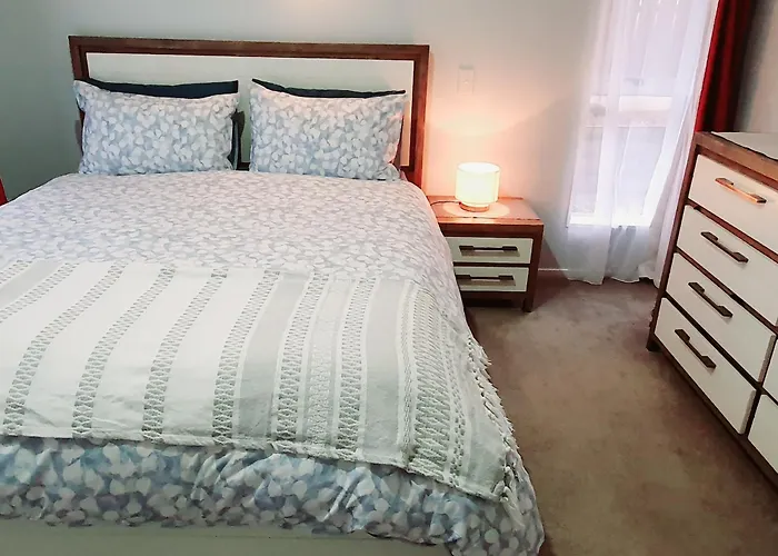 Entire House 4 Beds And Close To Airport Public Amenities