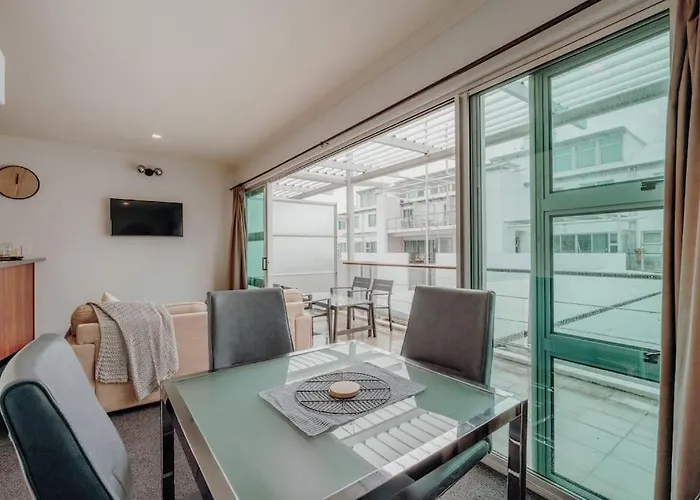 Stunning 2Br Apartment In Viaduct Harbour