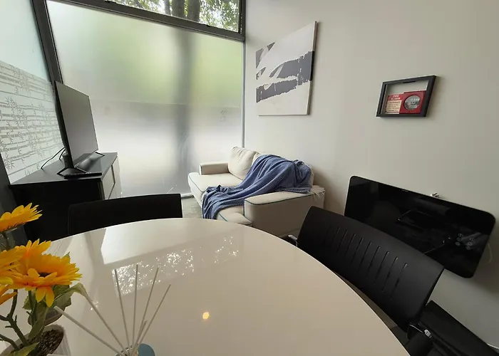 Sky Stars 2B1B Family Home With In Akl Cbd With Free Parking