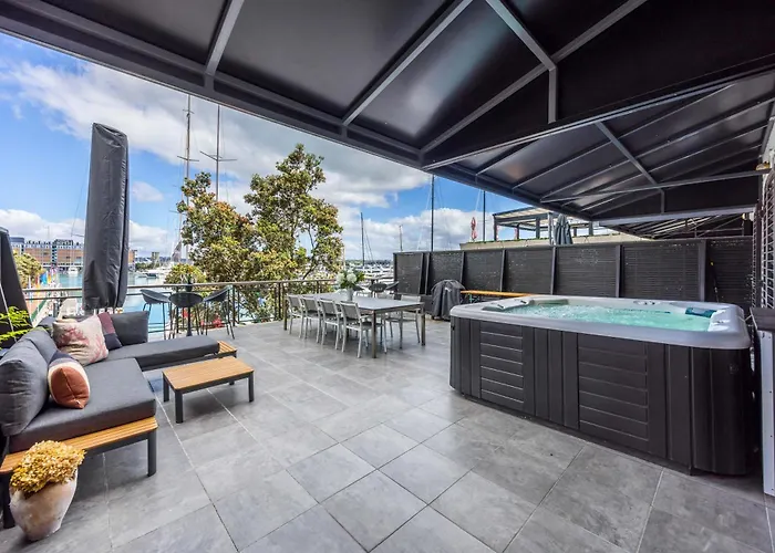 Stunning Viaduct Apartment W Harbour Views, Spa Pool And Free Parking