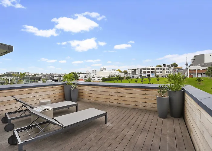Architectural Parkside Paradise