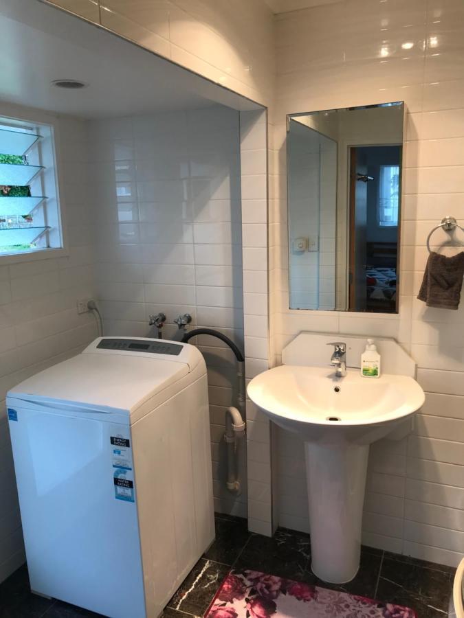 Accommodation In A Large Home Heart Of Auckland City And Airport Homestay Auckland