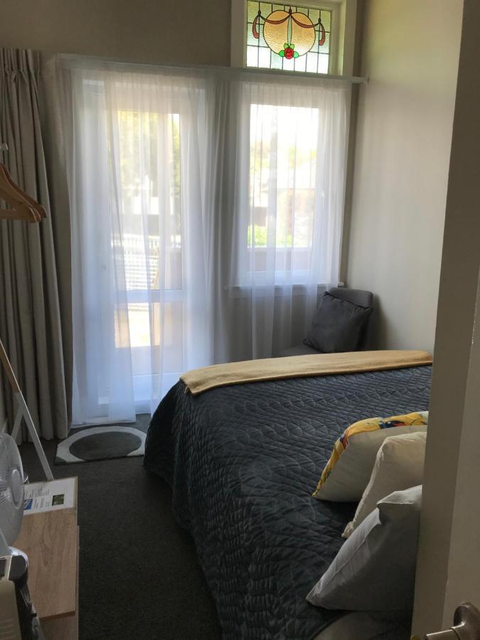 Budget * Auckland