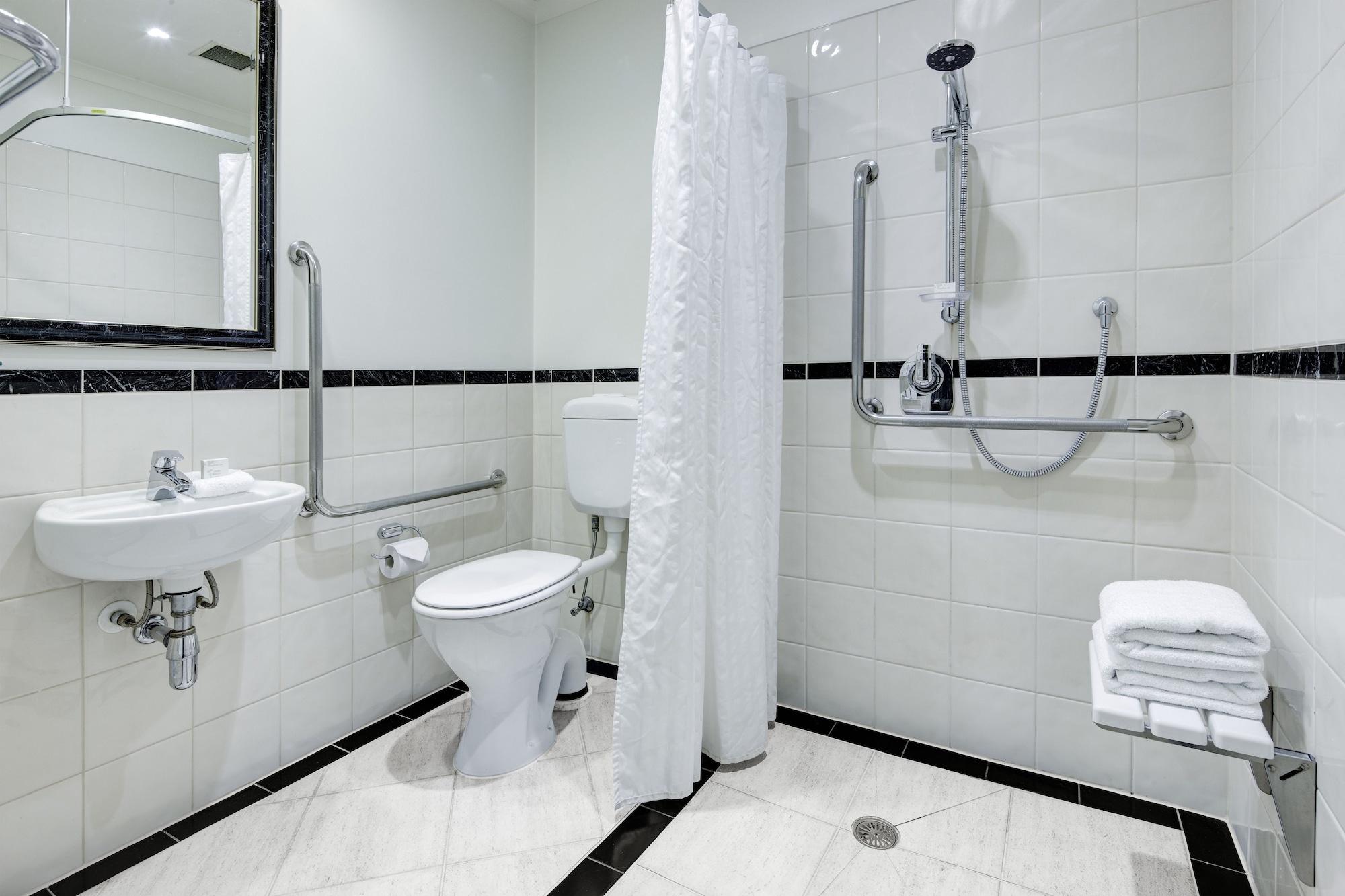 Adina Citylife 4*