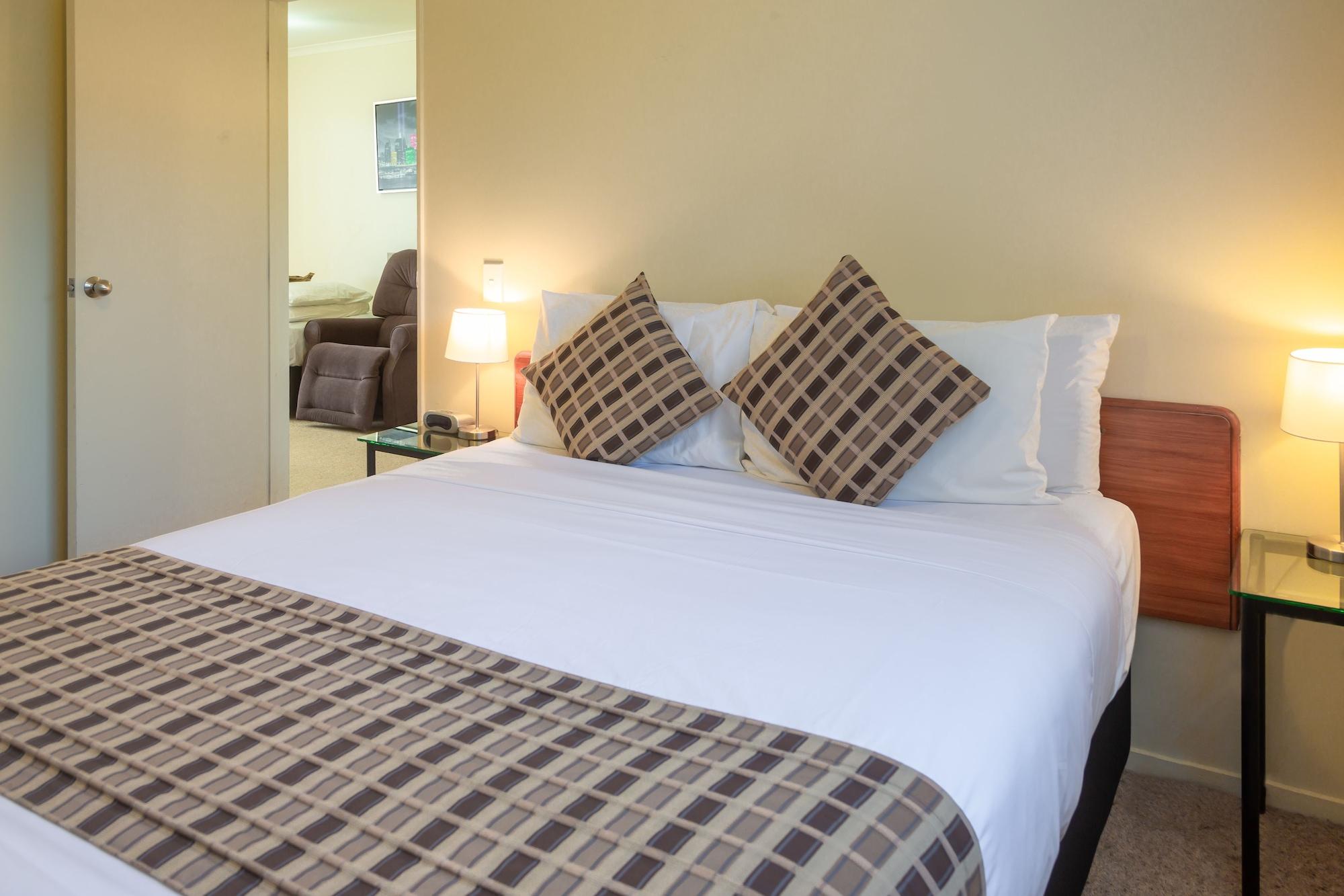 Bks Pioneer 4* Auckland