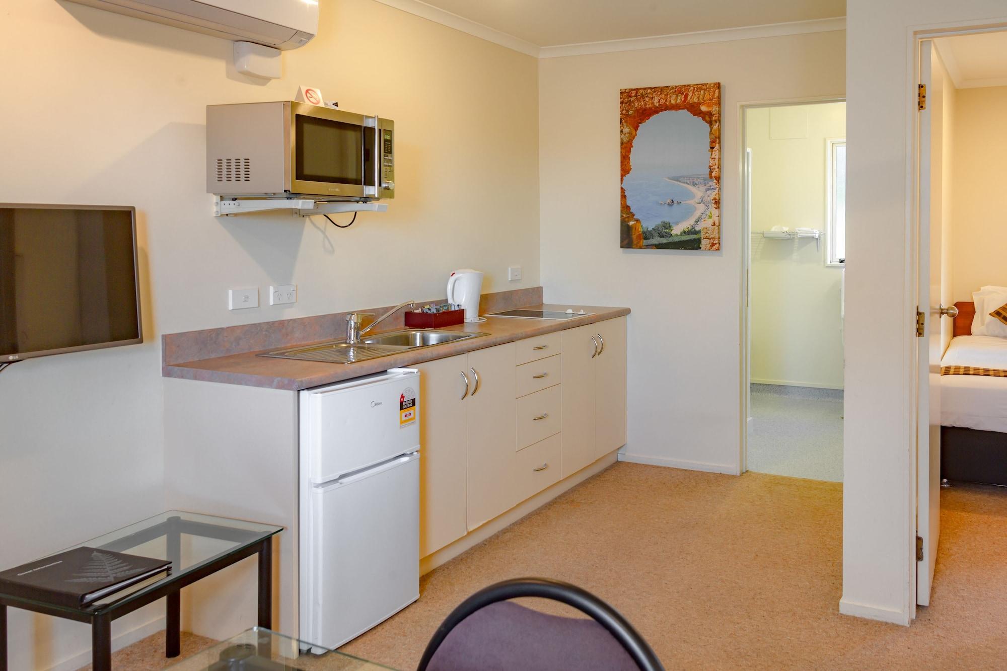 Bks Pioneer Motel