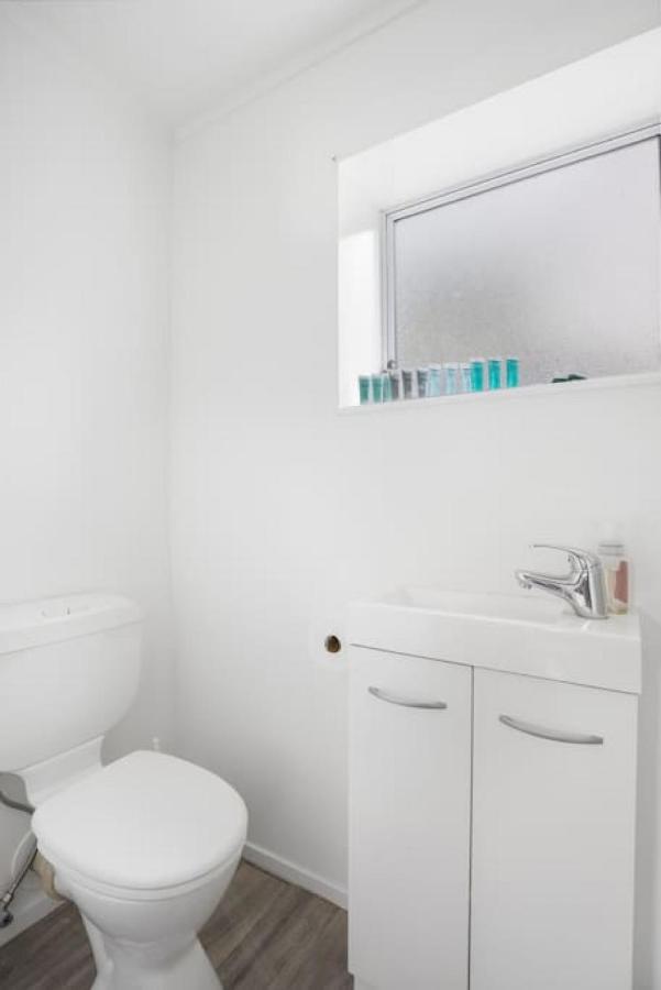 Holiday home Bright 3-bedroom Unit - Free Wifi - Parking *
