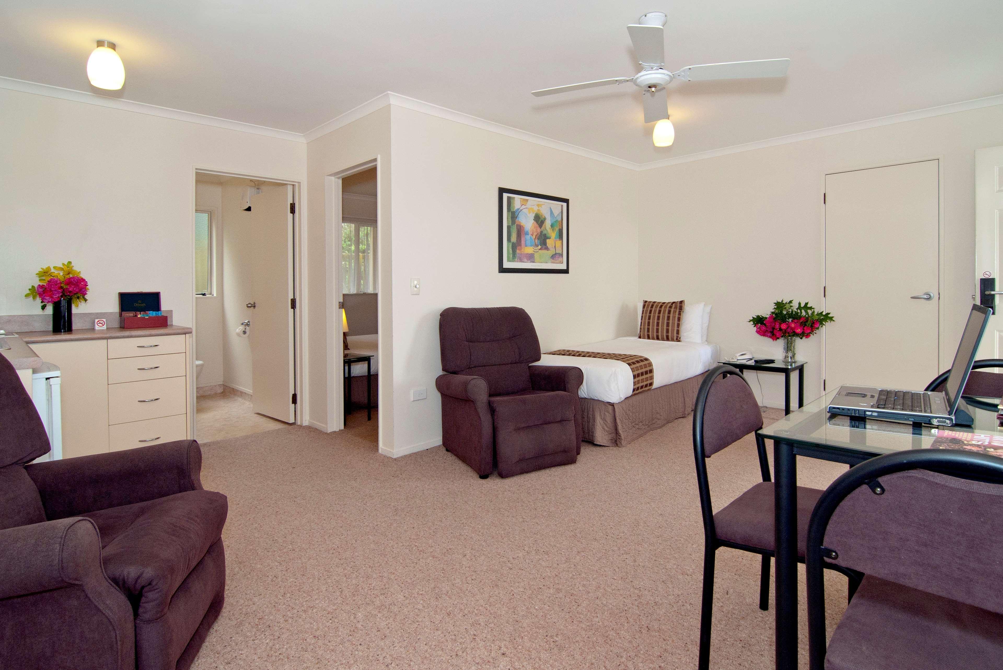 Bks Pioneer 4* Auckland