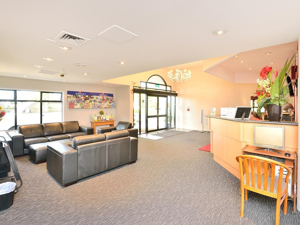 Hotel Manukau & Conference Centre 3*
