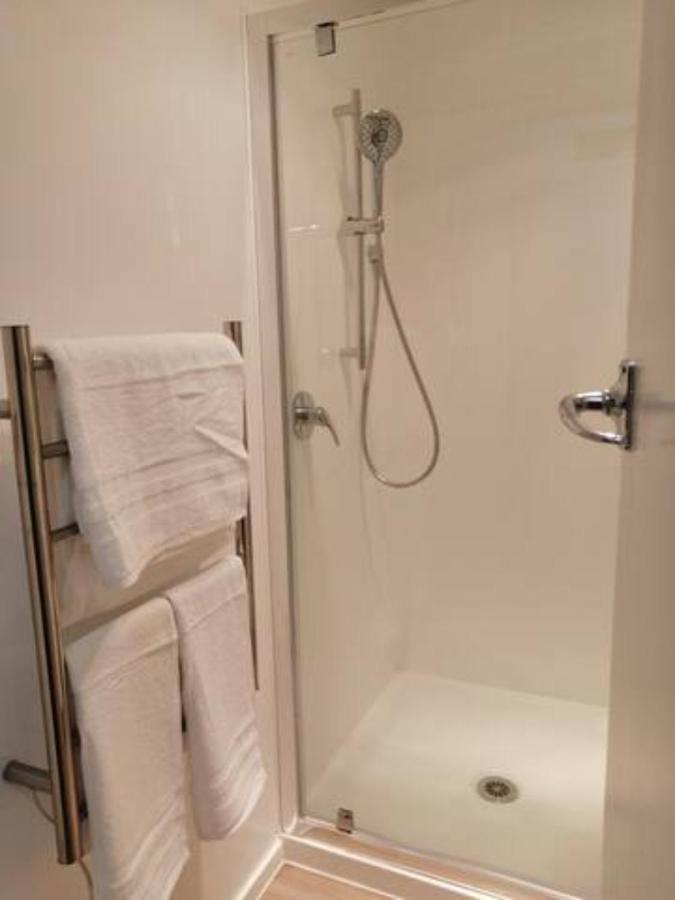 Centre Takapuna 2 Beds & Garage & Netflix *