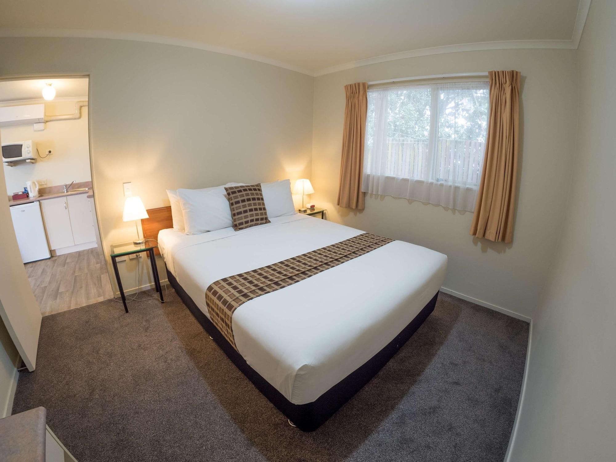 Bks Pioneer 4*
