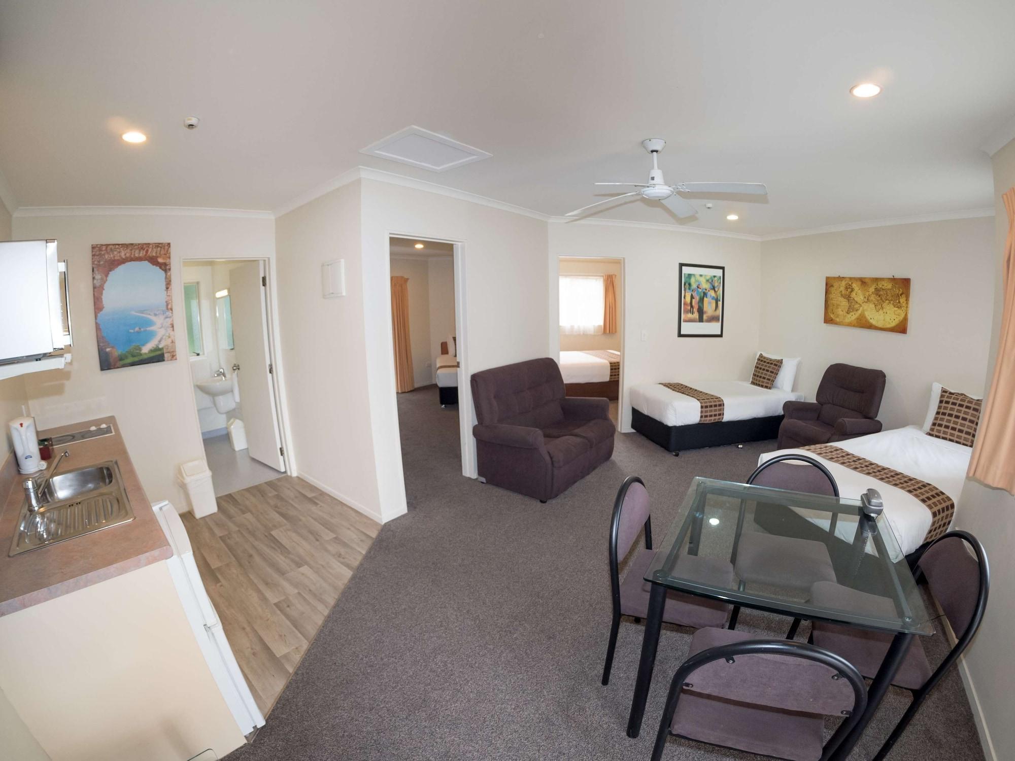 Bks Pioneer Motel 4*