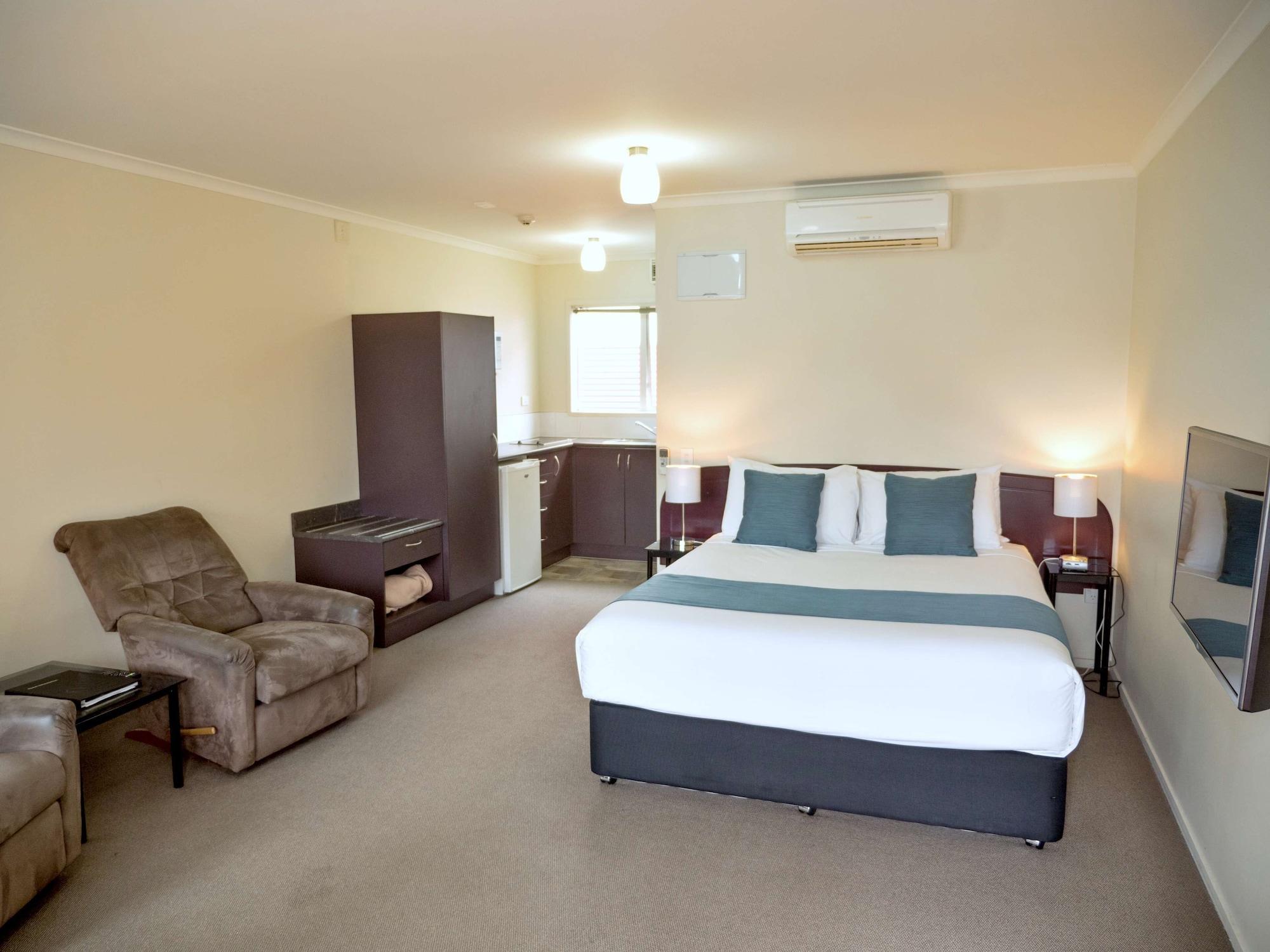 Bks Pioneer Motel 4*