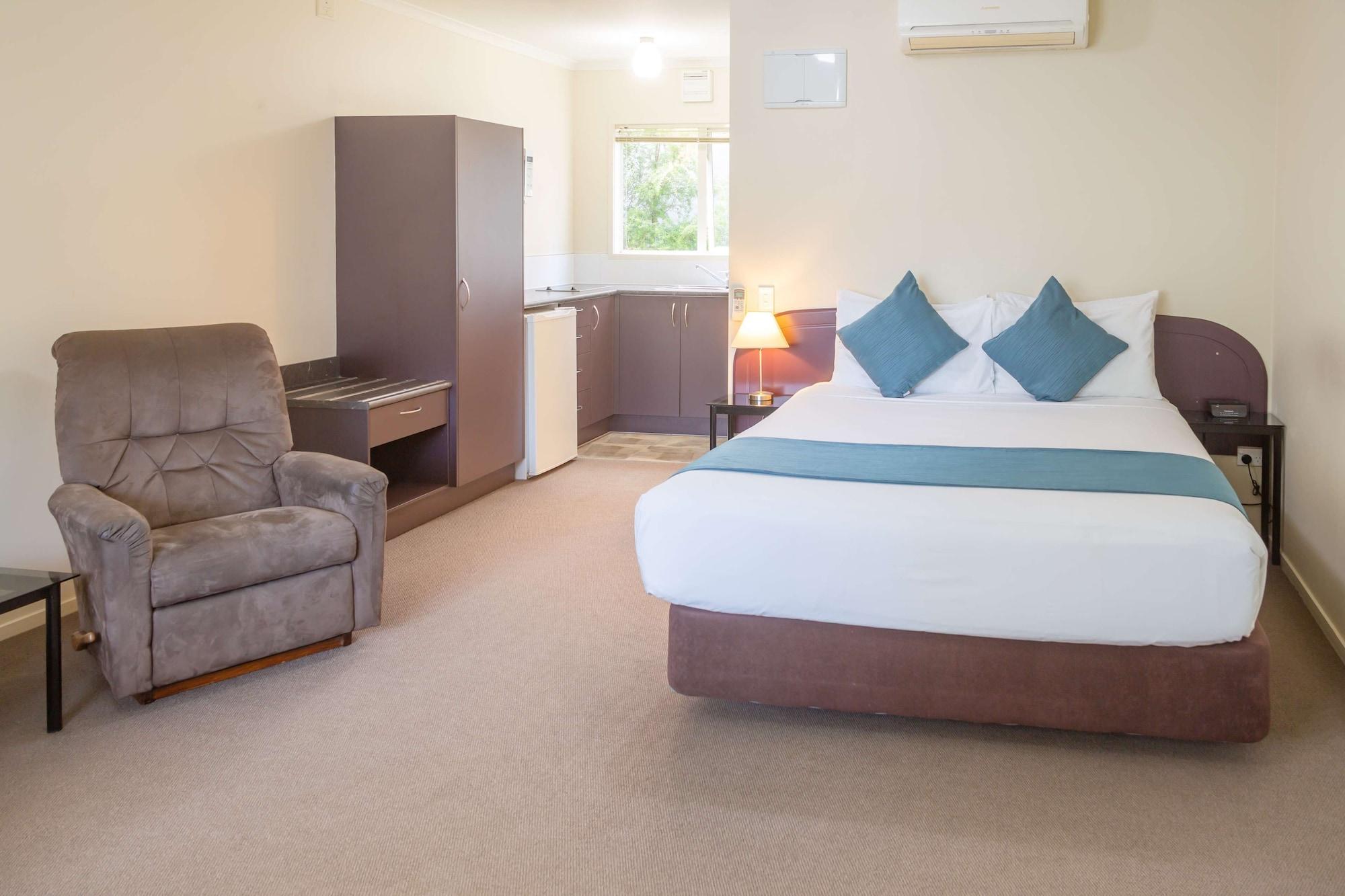 Bks Pioneer Motel 4*