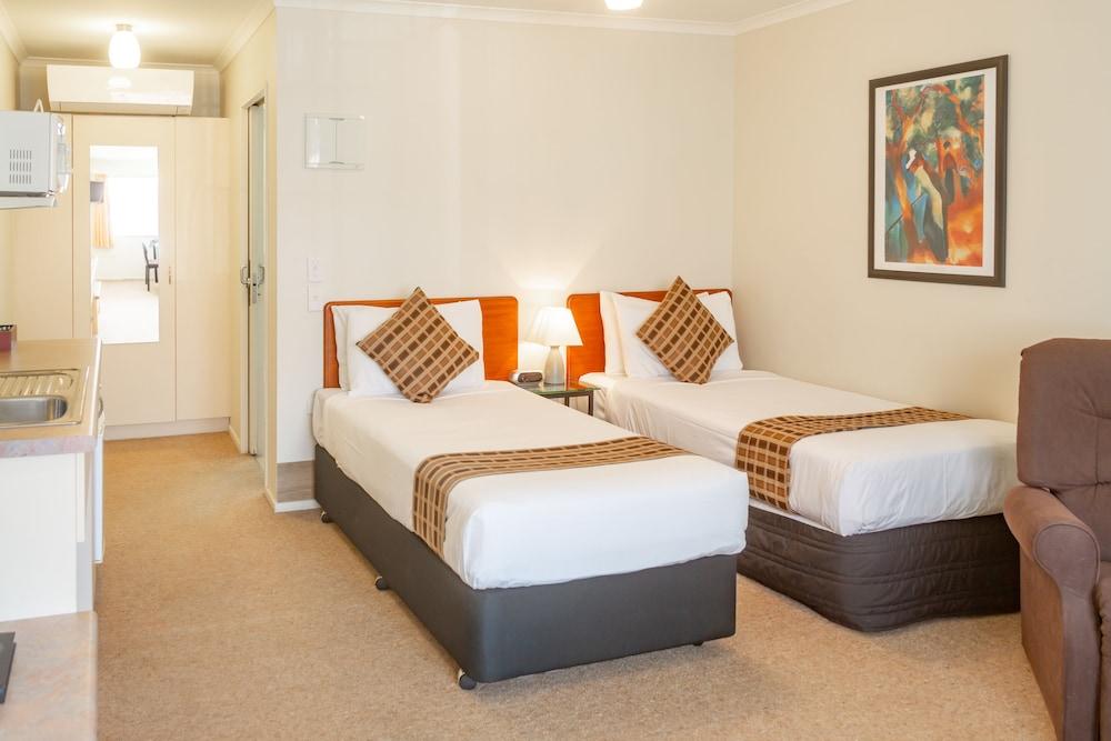 Bks Pioneer Motel 4*