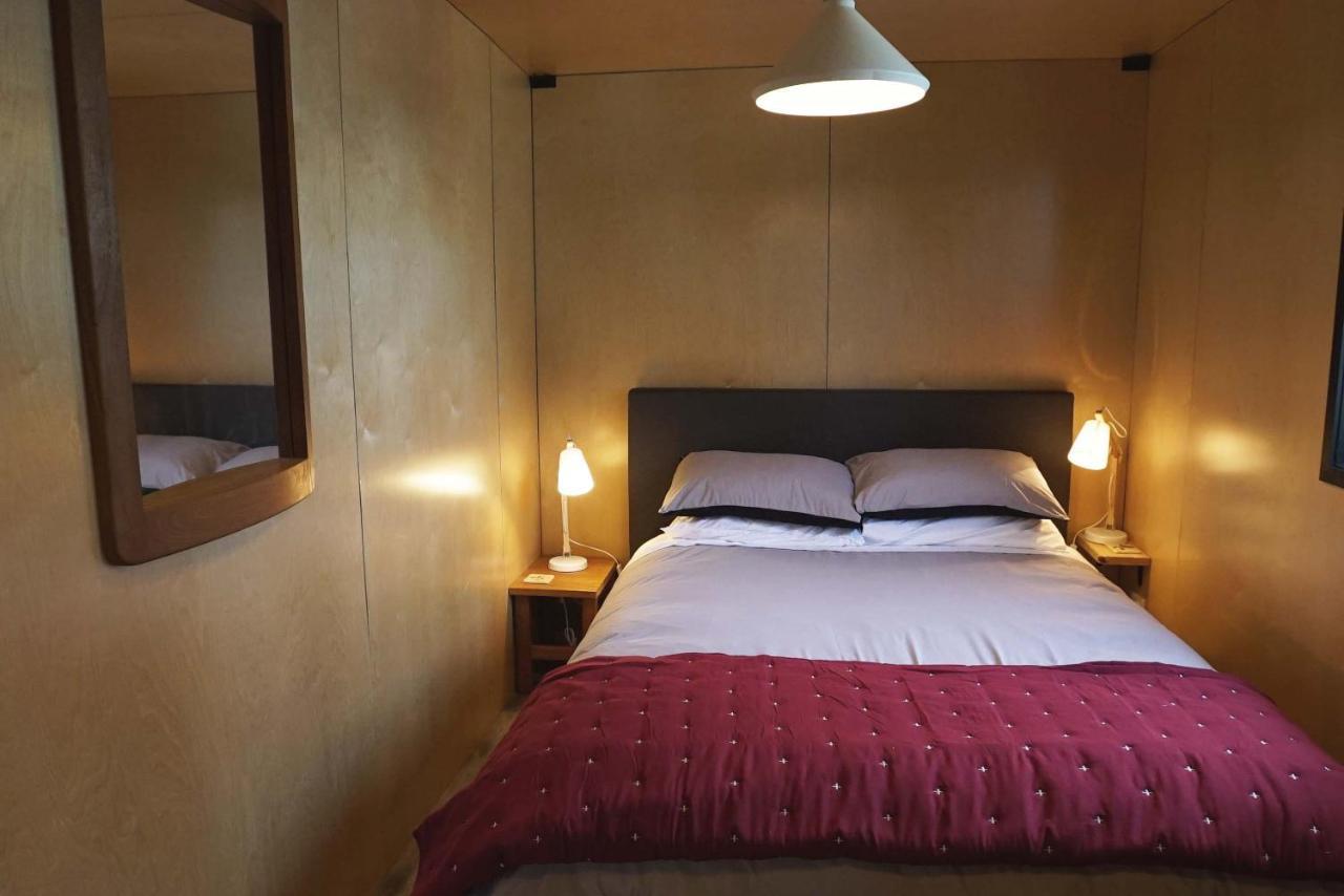 Container Airport Apartment *