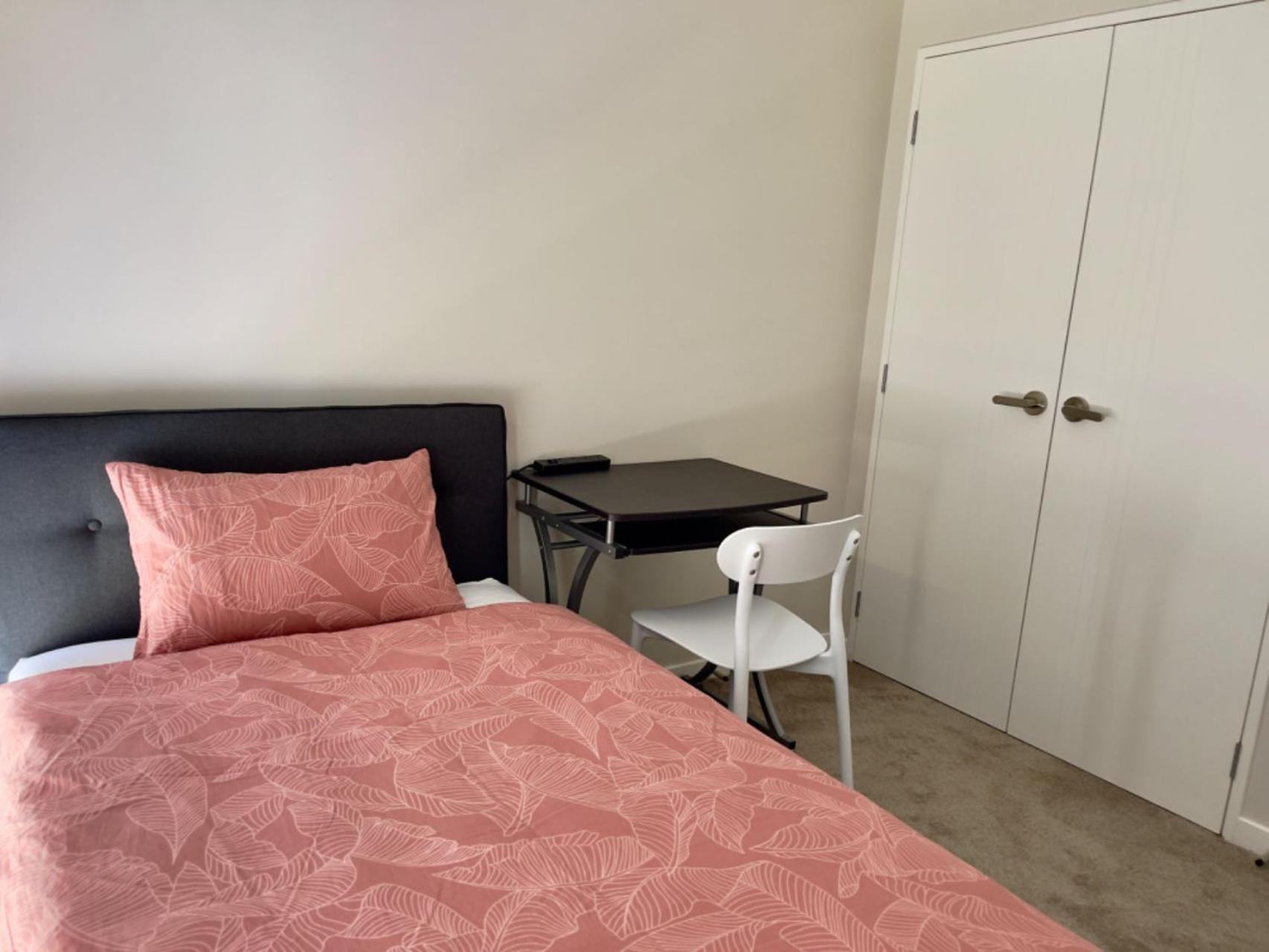 Murphys Guest - Big Savings With Daytime Noise, 3-night Minimum Guest house