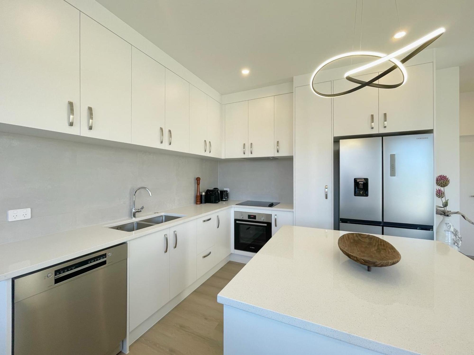 Your Modern In Sandringham, Close To City, Heat Pumps, Netflix, Parking Holiday home *