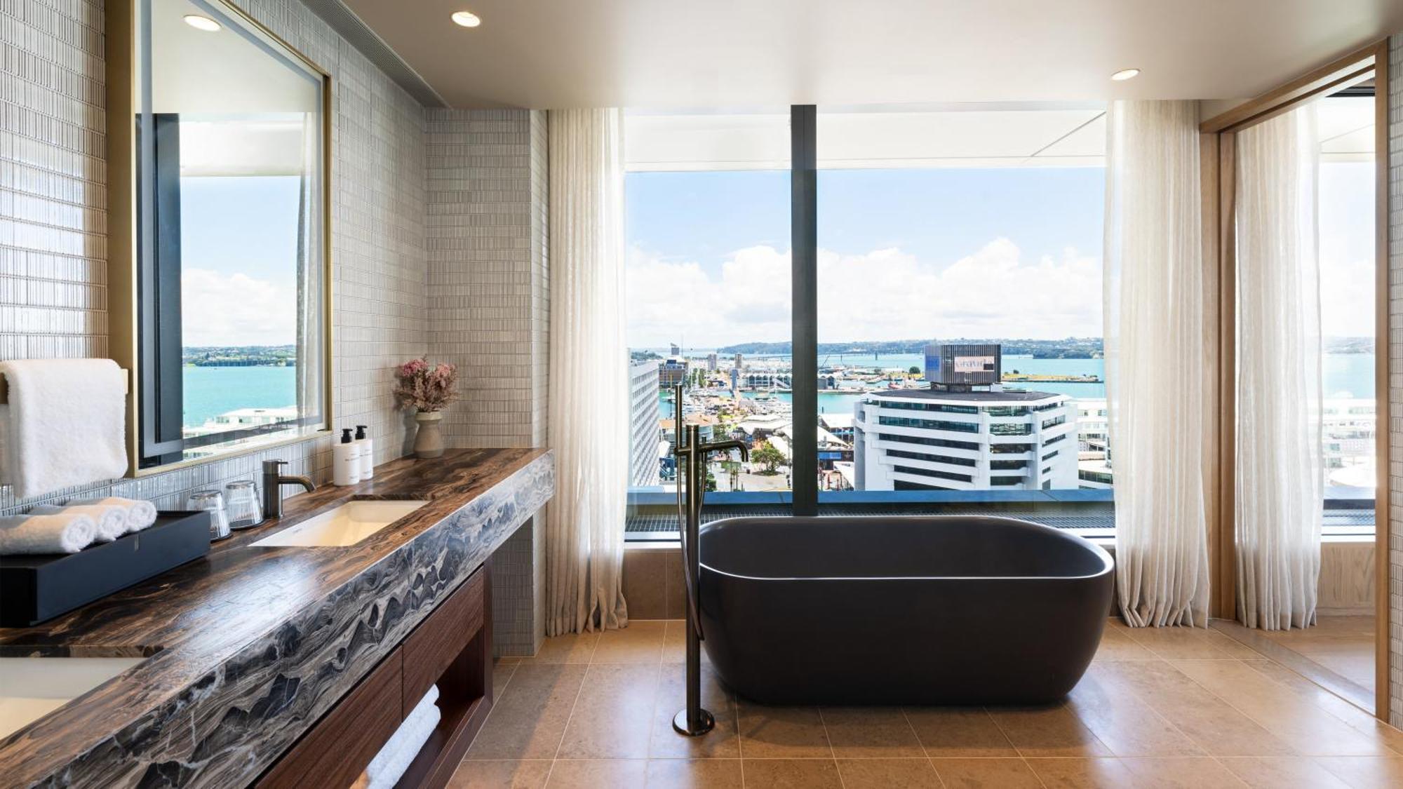 Intercontinental By Ihg 5*