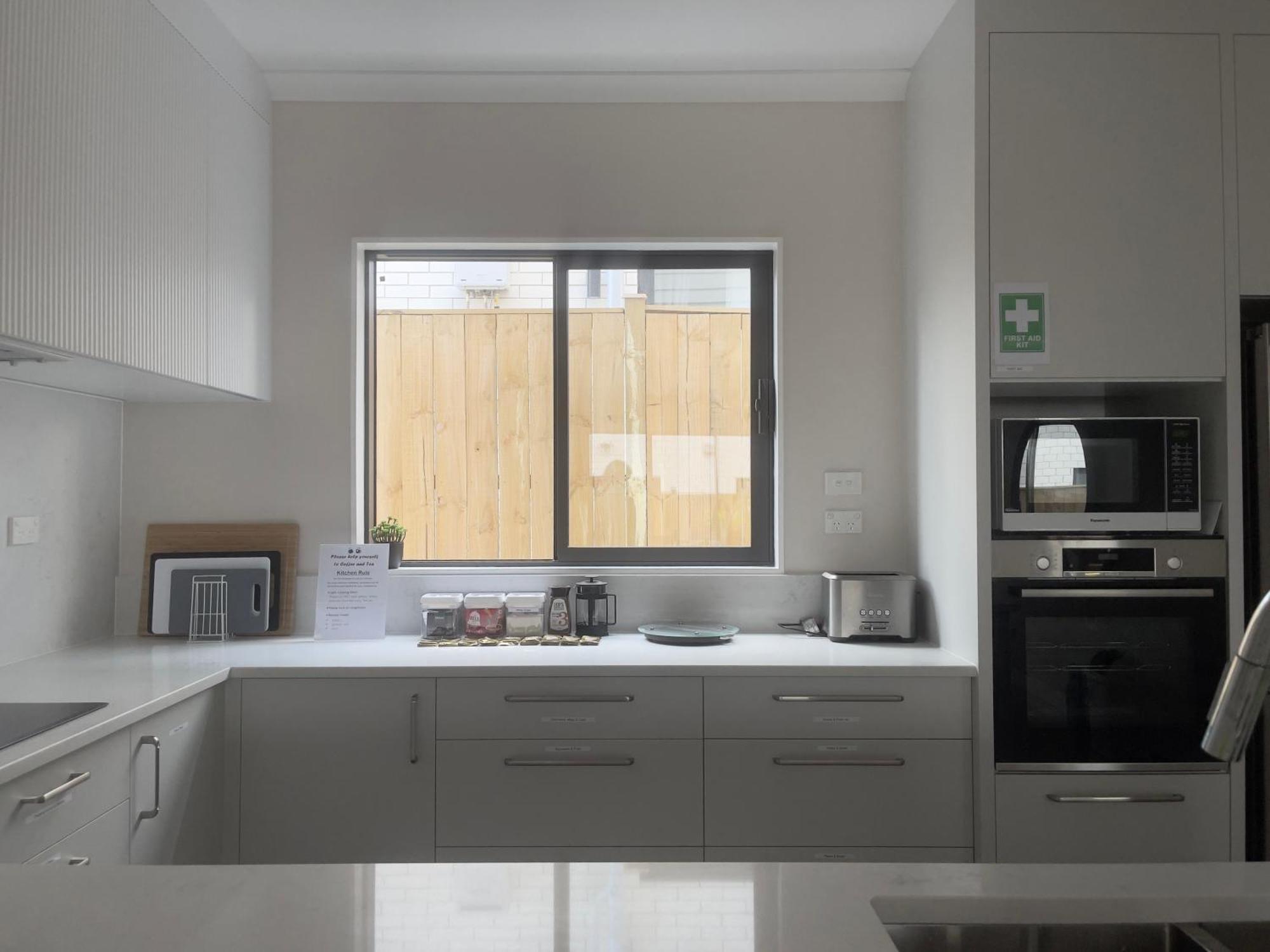 Murphys Guest - Big Savings With Daytime Noise, 3-night Minimum Guest house Auckland
