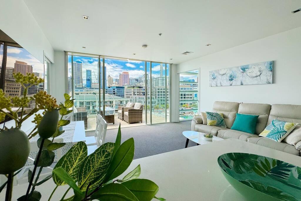 Waterfront With Sky Tower & Harbour View Apartment Auckland