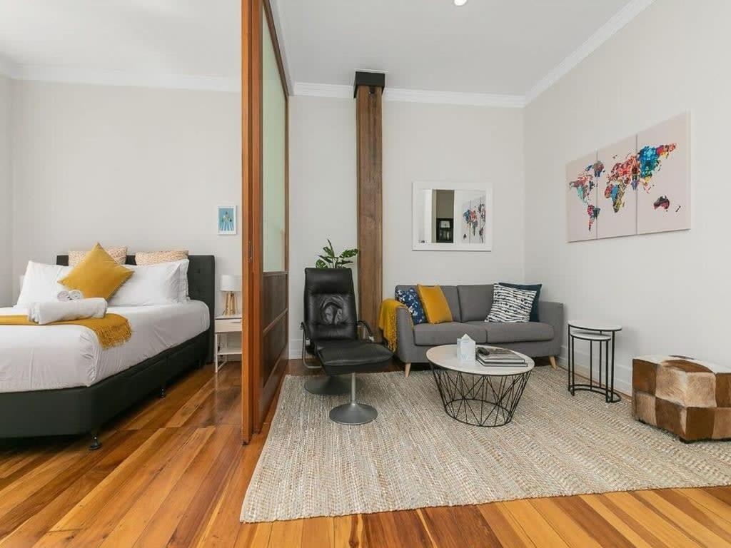 Apartment Spacious One Bedroom With Pool And Gym!