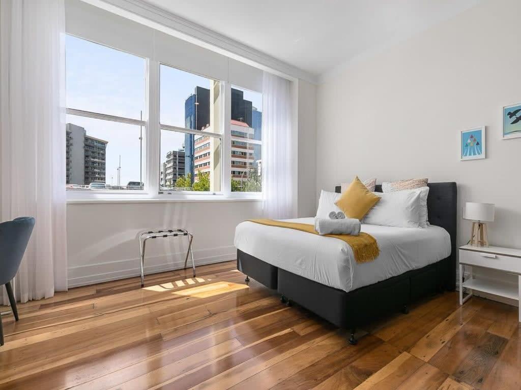 Spacious One Bedroom With Pool And Gym! Apartment