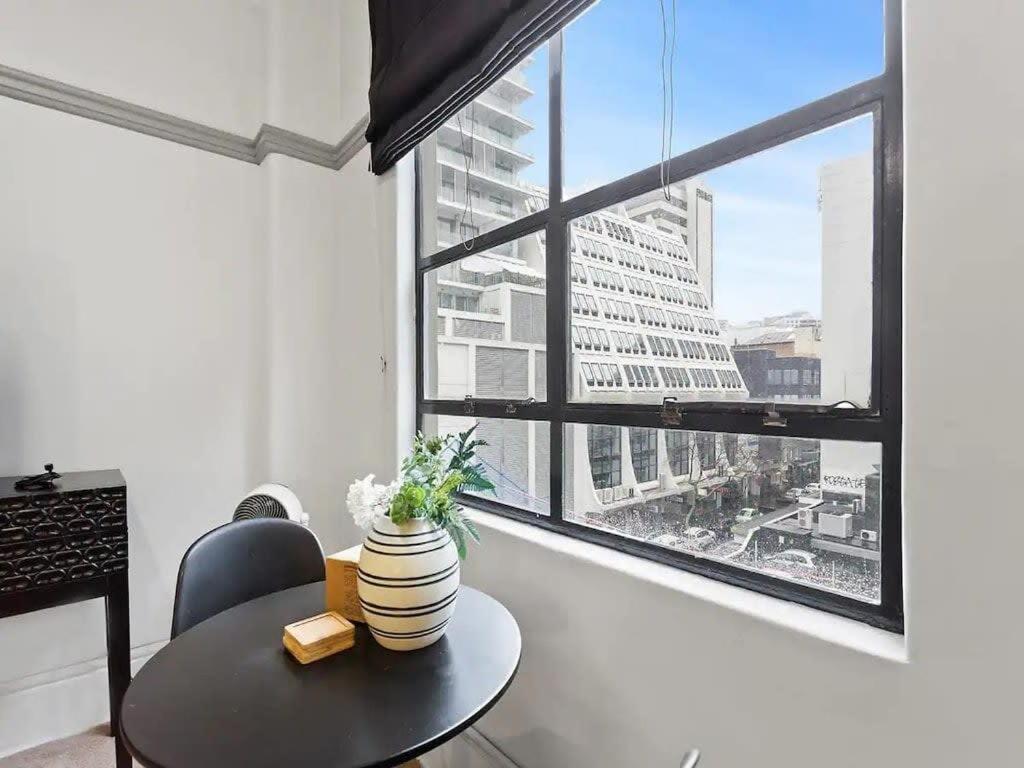 Apartment Lovely 1-bedroom Unit In *