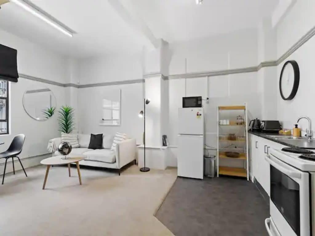 Apartment Lovely 1-bedroom Unit In *