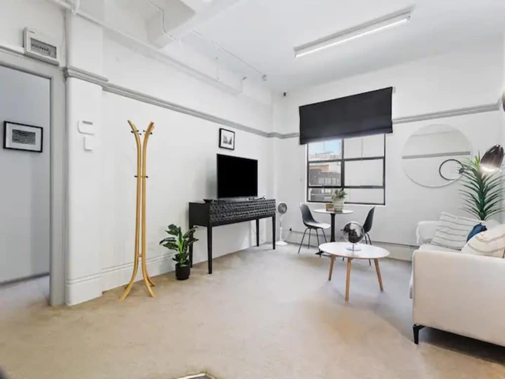 Lovely 1-bedroom Unit In Apartment *